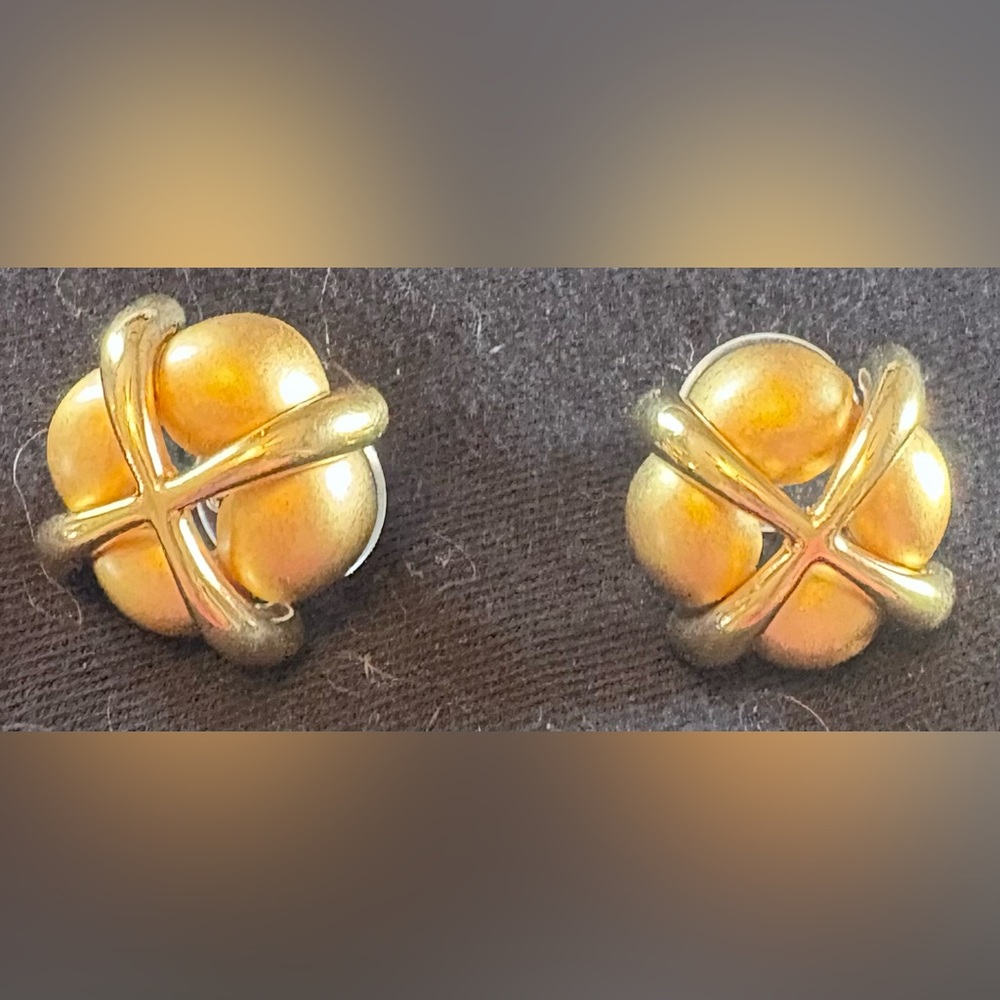MONET Gold-tone earrings